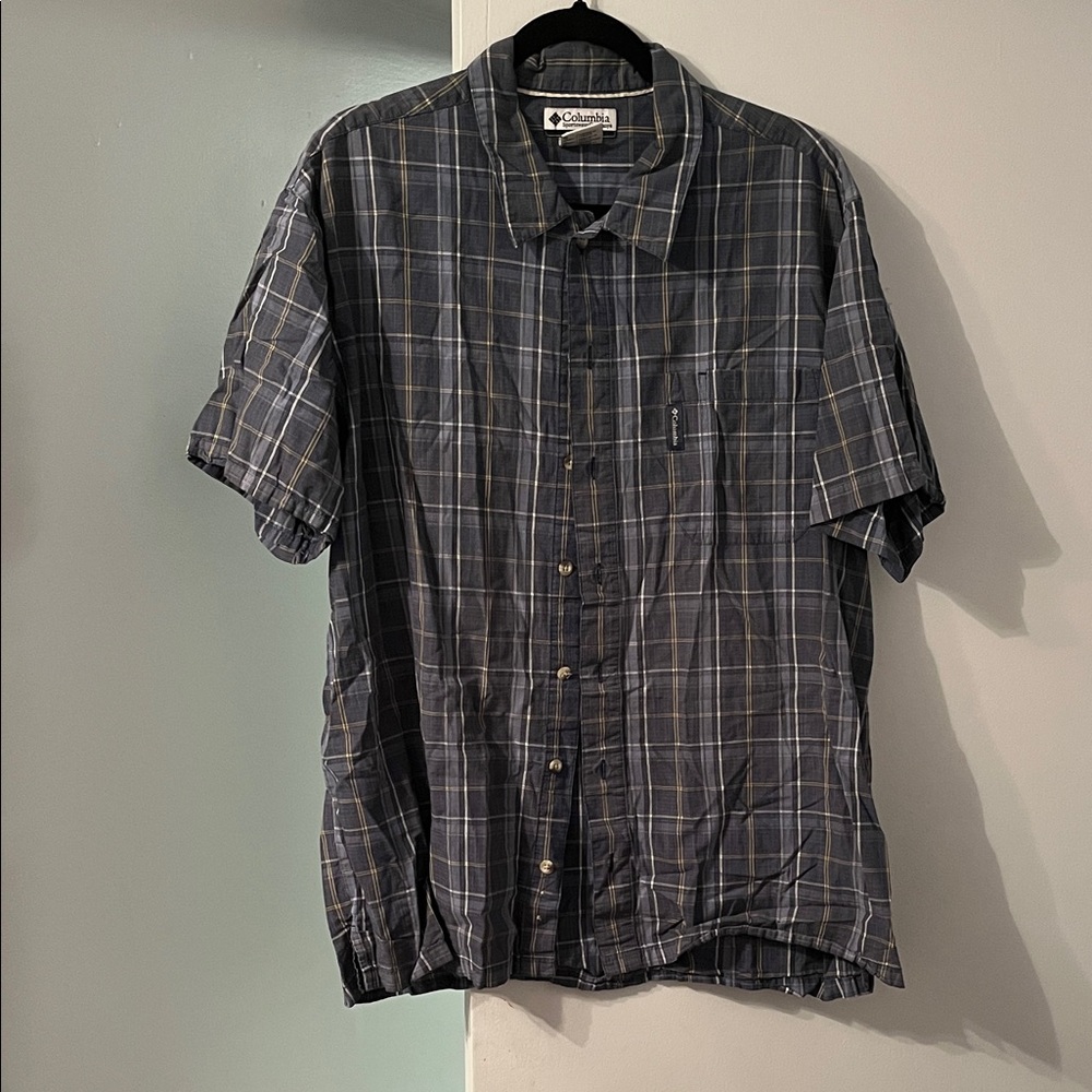Columbia Men's Dark Blue Plaid Button Down Short Sleeve Shirt